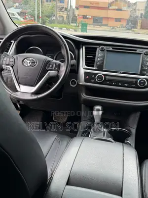 Toyota Highlander XLE 4dr SUV AWD (3.5L 6cyl 6A) 2015 White