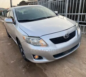 Toyota Corolla LE 4dr Sedan (1.8L 4 cyl 4A) 2009 Silver