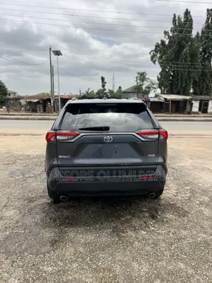Toyota RAV4 XLE Premium FWD 2019 Gray