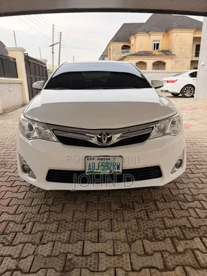Toyota Camry XLE 4dr Sedan (2.5L 4cyl 6A) 2013 White