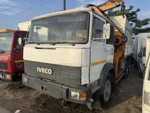 Foreign Used Iveco Manlift Truck (8 Tonnes Hiab).