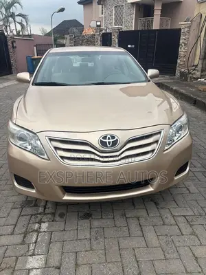Toyota Camry 2010 Gold