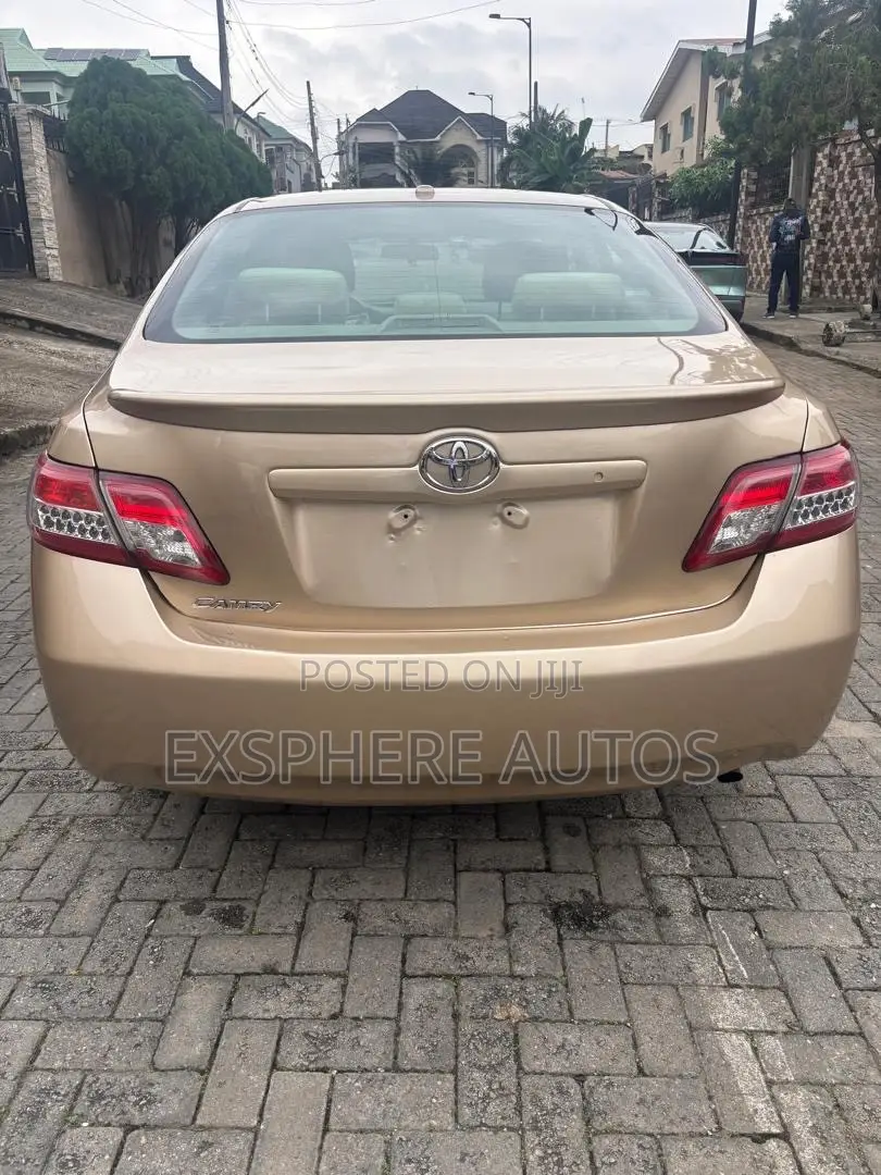 Toyota Camry 2010 Gold