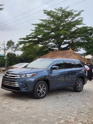 Toyota Highlander XLE 4x2 V6 (3.5L 6cyl 8A) 2017 Blue