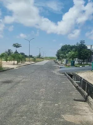 6bdrm Villa in Pinnock Beach Estate, Osapa london for sale