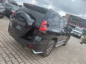 Toyota Land Cruiser Prado 2022 Black