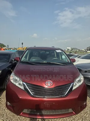 Toyota Sienna LE 7-Passenger 4dr Minivan AWD (3.5L 6cyl 6A) 2014 Red
