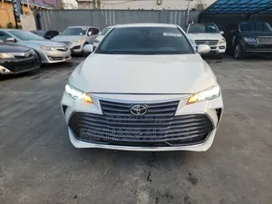 Toyota Avalon XLE 2021 White