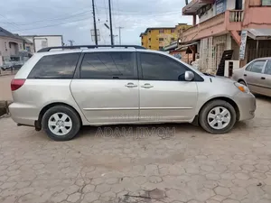 Toyota Sienna 2006 Gold