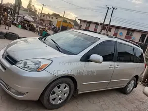 Toyota Sienna 2006 Gold