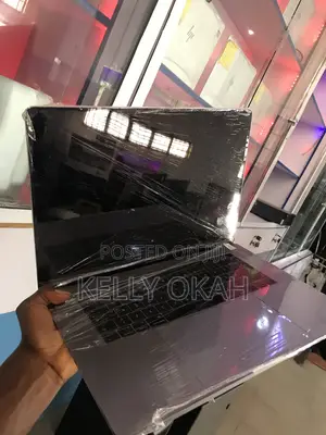 New Laptop Apple MacBook Pro 2017 16GB Intel Core i7 SSD 512GB