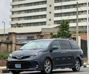 Toyota Sienna 2018 Blue