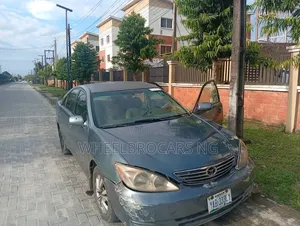 Toyota Camry LE 4dr Sedan (2.4L 4cyl 5M) 2004 Blue