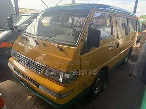 Mitsubishi L300 2006 Yellow