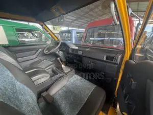 Mitsubishi L300 2006 Yellow