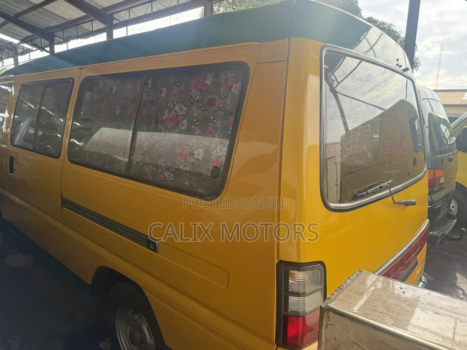 Mitsubishi L300 2006 Yellow