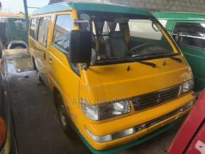 Mitsubishi L300 2006 Yellow