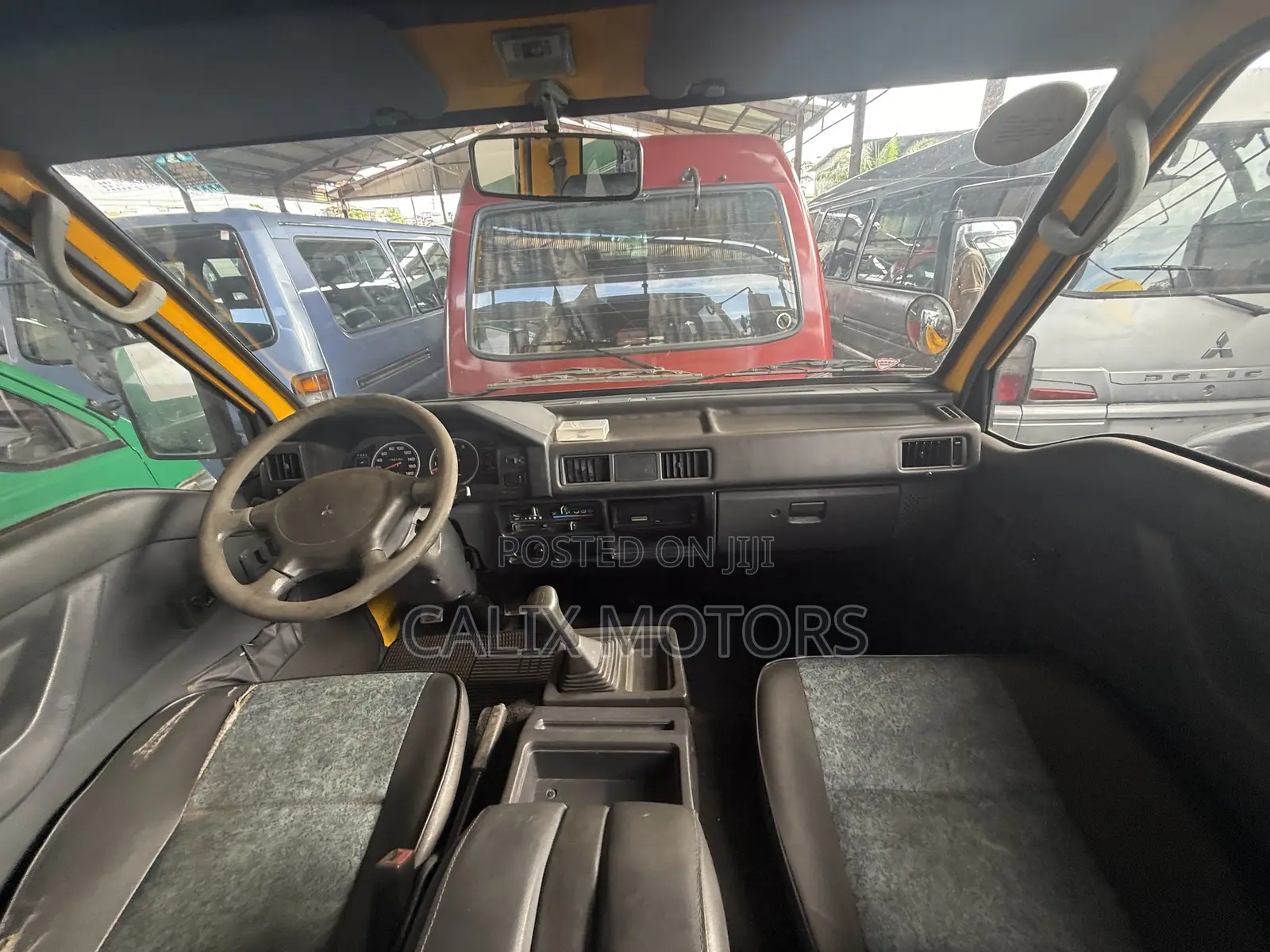 Mitsubishi L300 2006 Yellow