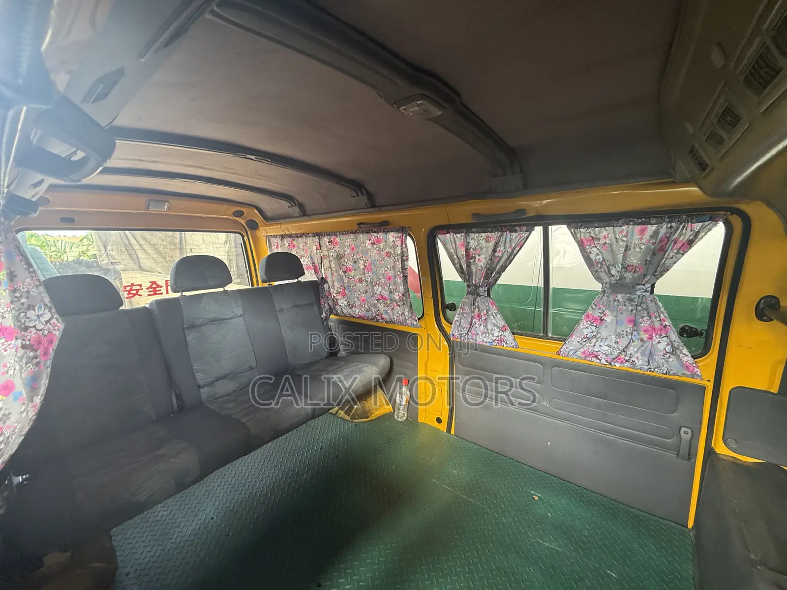 Mitsubishi L300 2006 Yellow