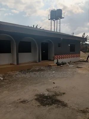 3bdrm Block of Flats in Eligbolo, East West Road for rent