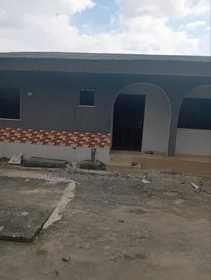 3bdrm Block of Flats in Eligbolo, East West Road for rent