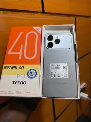 Tecno Spark 40 128 GB Silver