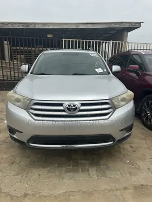 Toyota Highlander SE 2011 Silver