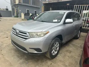 Toyota Highlander SE 2011 Silver