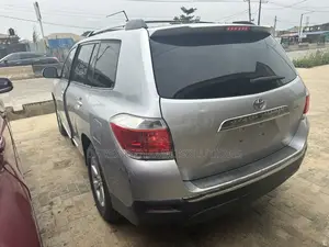 Toyota Highlander SE 2011 Silver