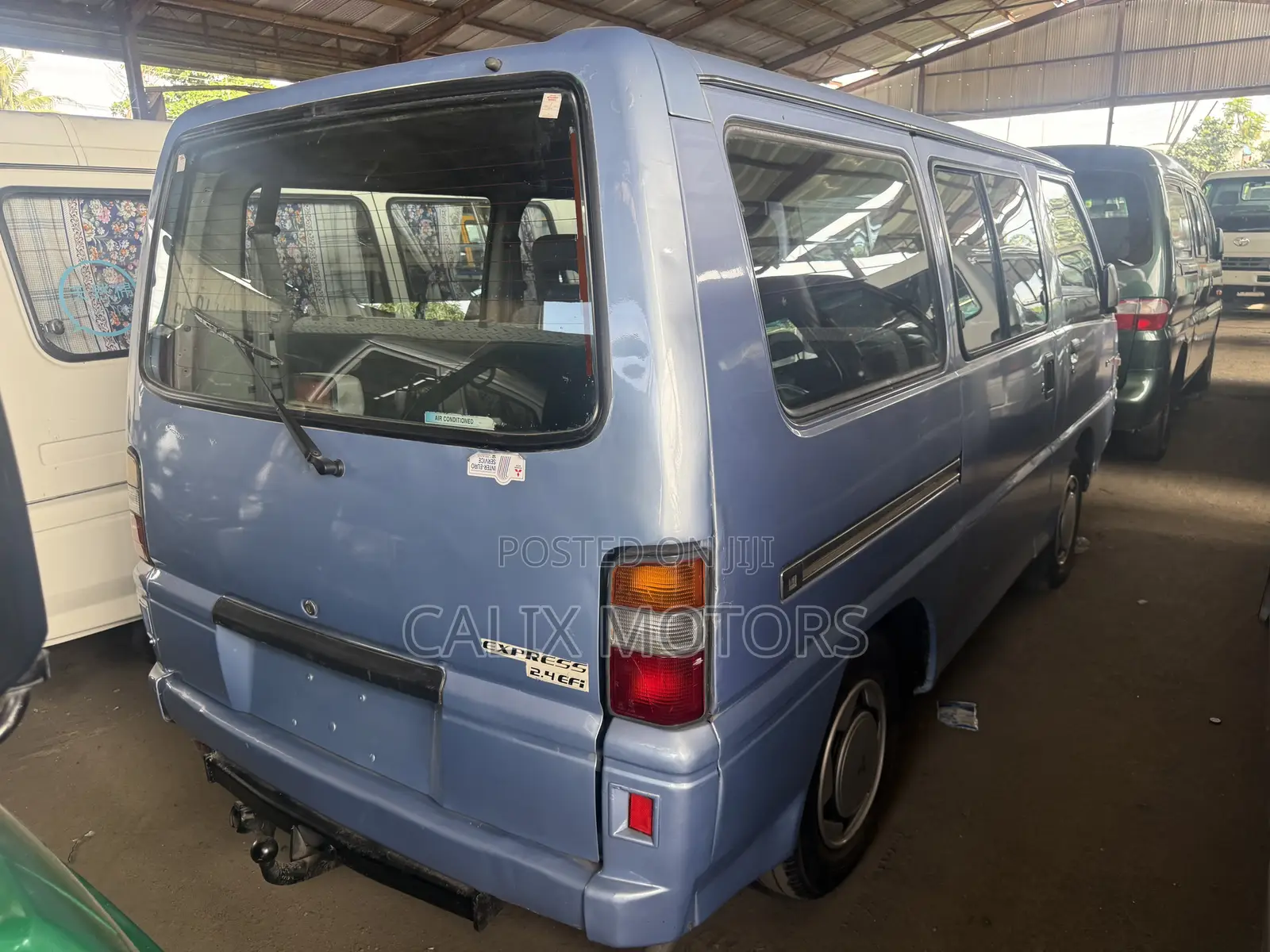 Mitsubishi L300 2009 Blue