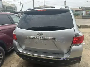 Toyota Highlander SE 2011 Silver
