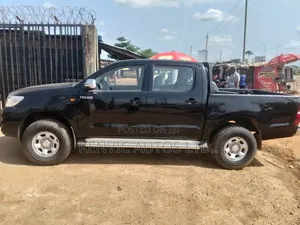 Toyota Hilux SR5 BLACK 4x4 2015 Black