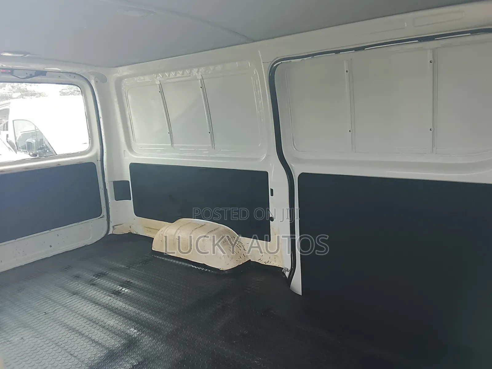Toyota HiAce 2015 White