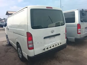 Toyota HiAce 2015 White