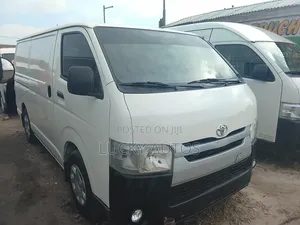 Toyota HiAce 2015 White
