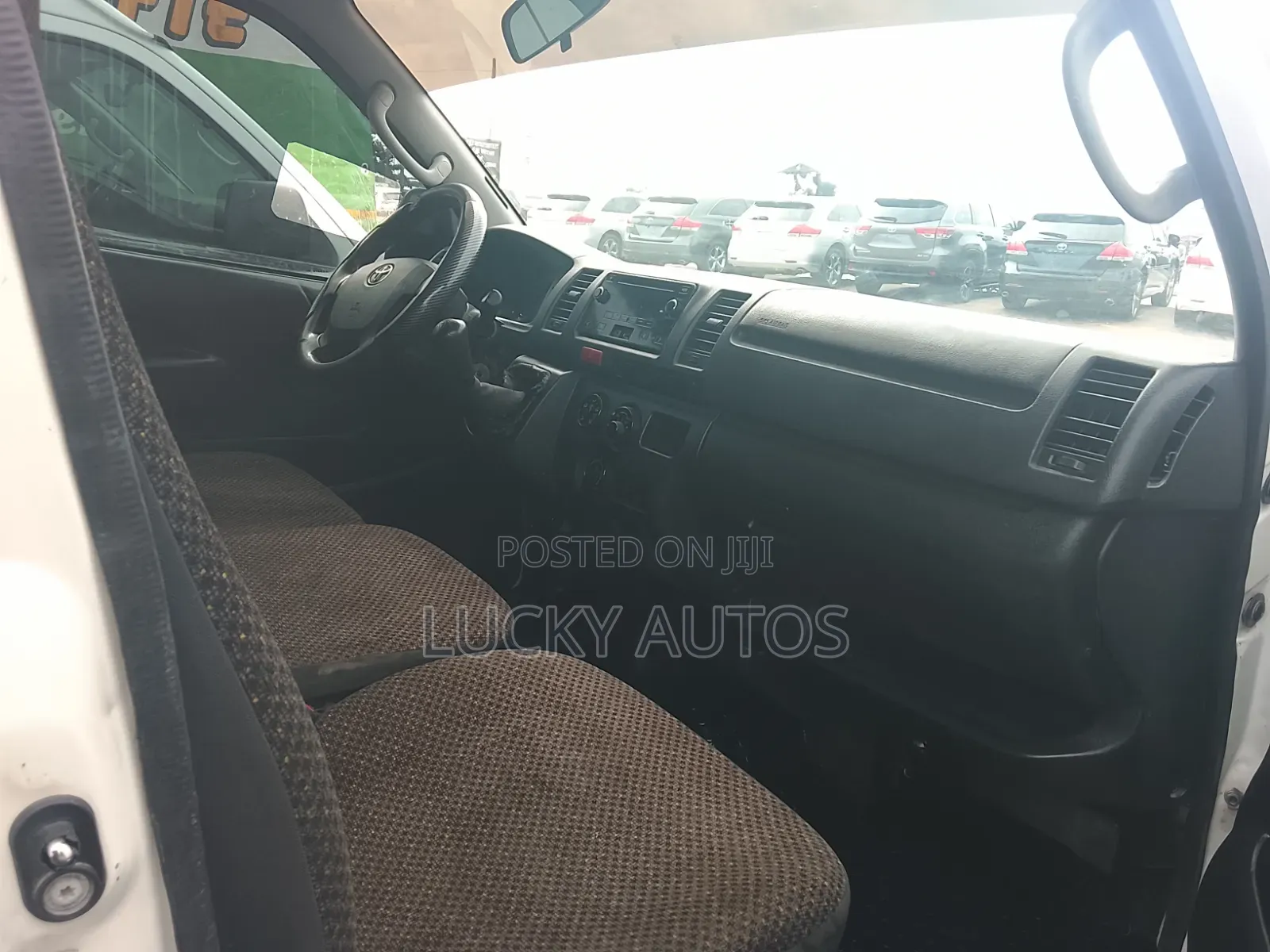 Toyota HiAce 2015 White