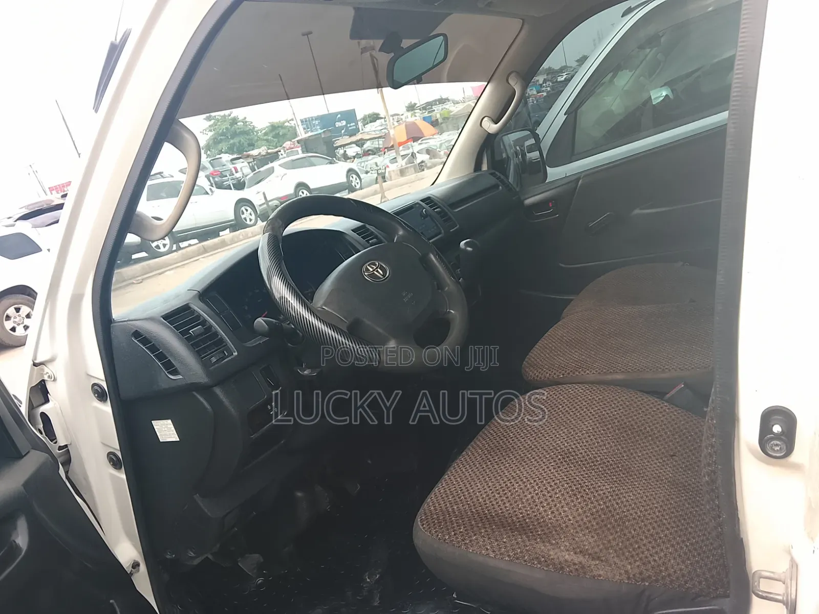 Toyota HiAce 2015 White