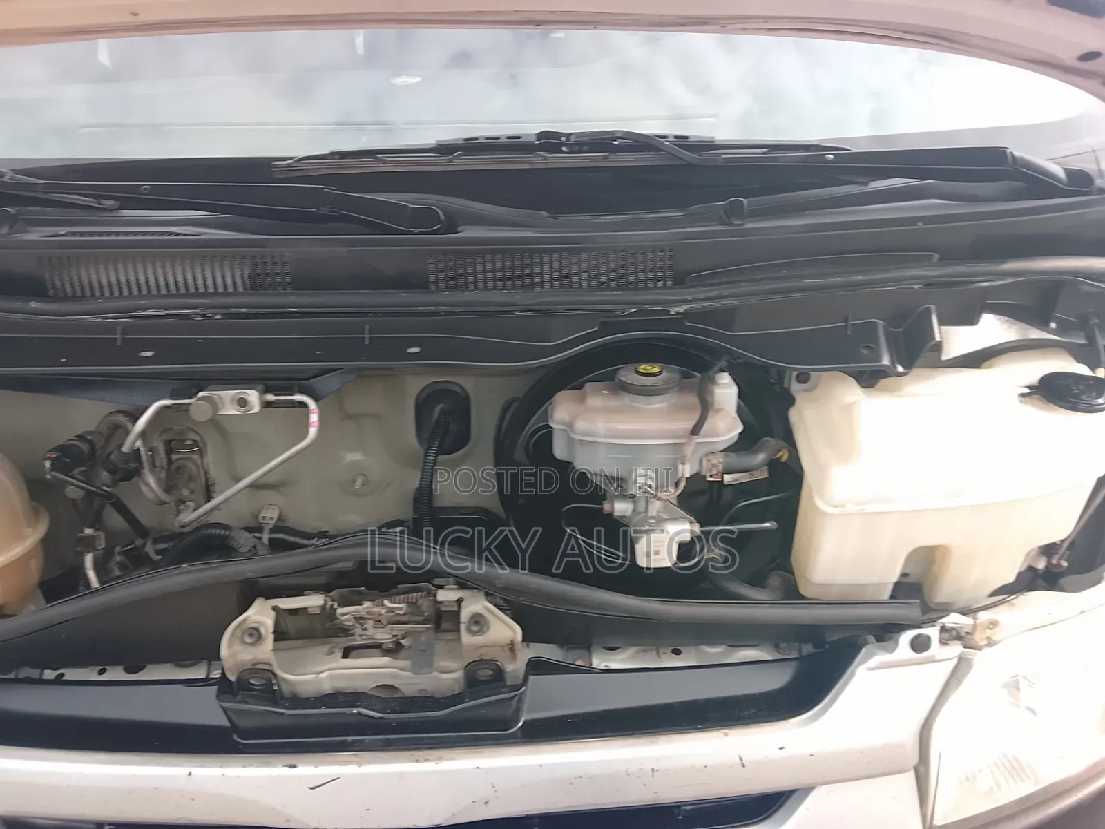 Toyota HiAce 2015 White