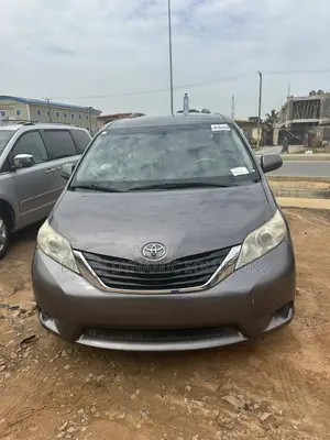 Toyota Sienna LE 8 Passenger 2011 Gray