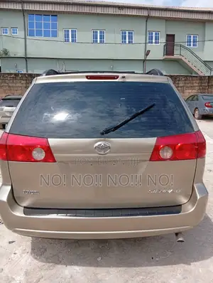 Toyota Sienna LE 4WD 2007