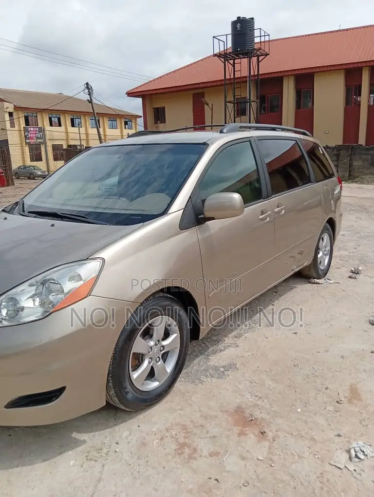 Toyota Sienna LE 4WD 2007