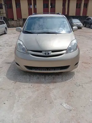 Toyota Sienna LE 4WD 2007
