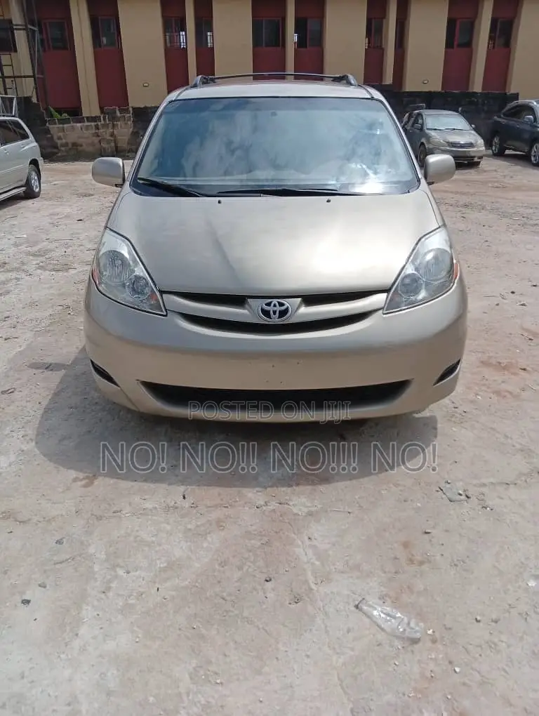 Toyota Sienna LE 4WD 2007