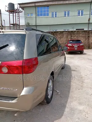 Toyota Sienna LE 4WD 2007