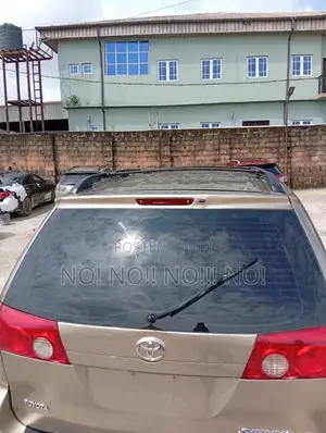 Toyota Sienna LE 4WD 2007