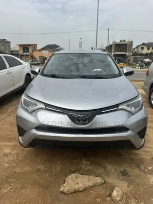 Toyota RAV4 LE FWD (2.5L 4cyl 6A) 2017 Silver