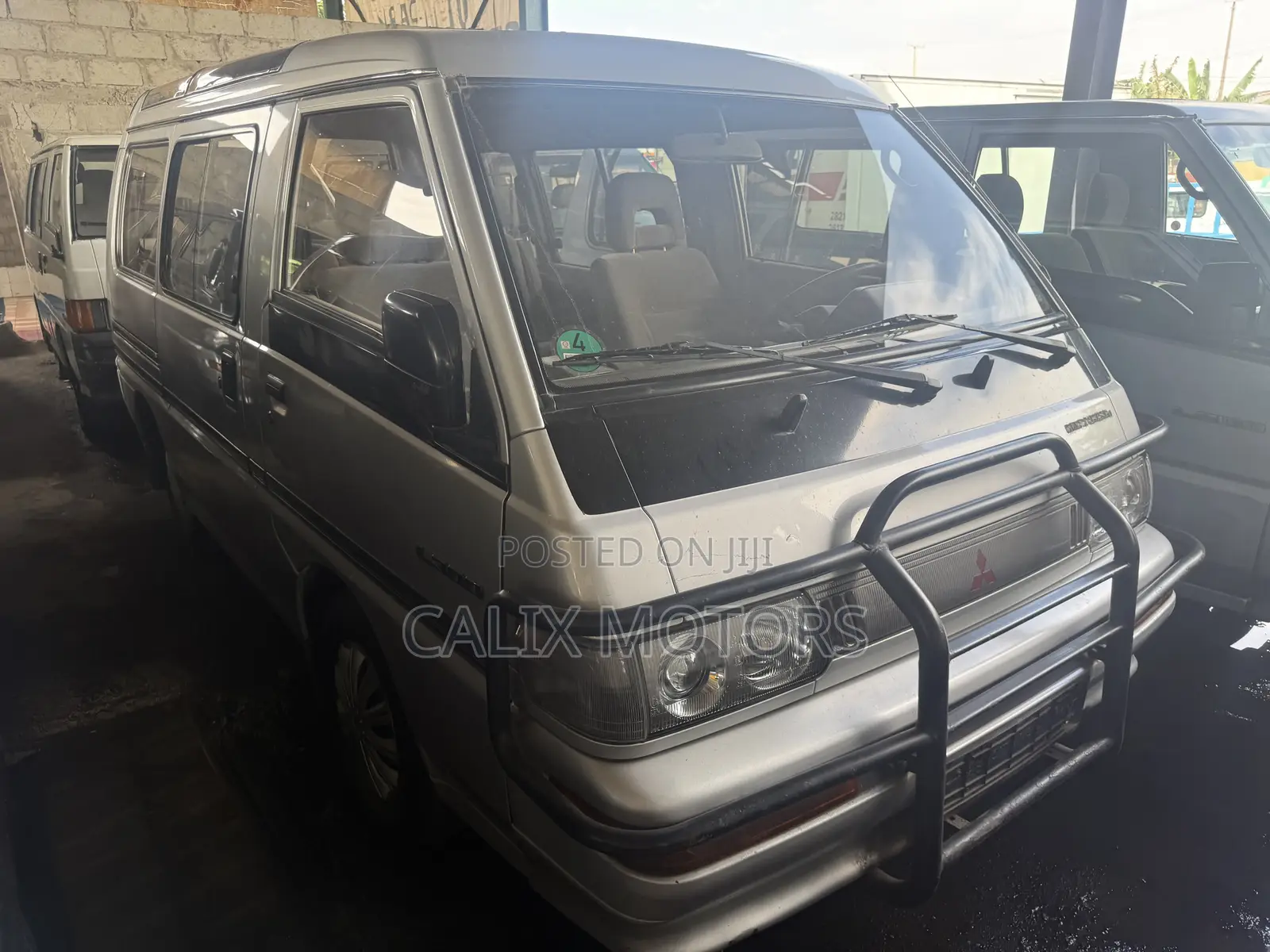 Mitsubishi L300 2006 Silver