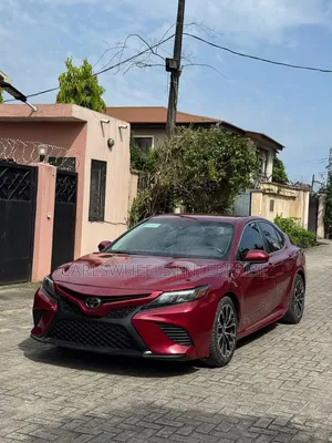 Toyota Camry SE FWD (2.5L 4cyl 8AM) 2018 Red