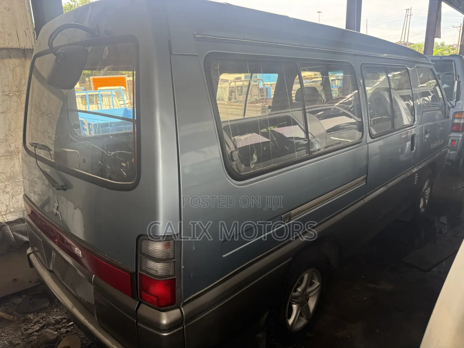 Mitsubishi L300 2008 Blue
