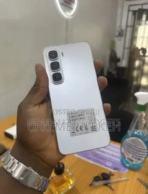 Infinix Hot 60i 128 GB Silver